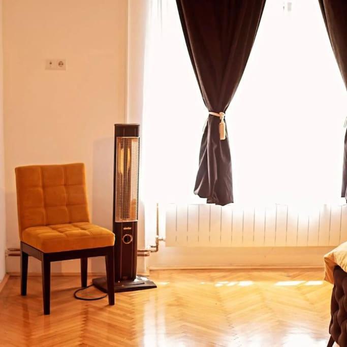 Apartment Cozy Abode Awaits!